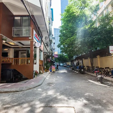 22Housing Hotel & Apartment 81 Linh Lang Hanoi Exterior photo