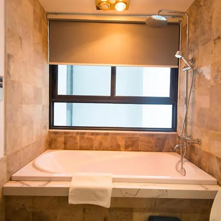 22Housing Hotel & Apartment 81 Linh Lang Hanoi Exterior photo